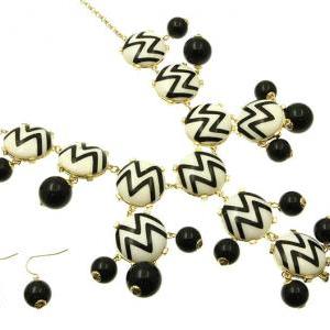 Bubble Necklace Black & White Chevron
